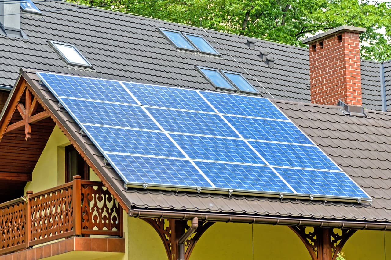 Les Énergies Renouvelables à la Maison : Panneaux Solaires et Éoliennes